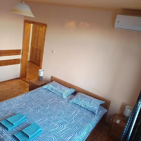 Nina In Villa Kramolin