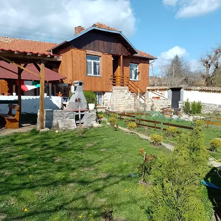 Nina In Villa